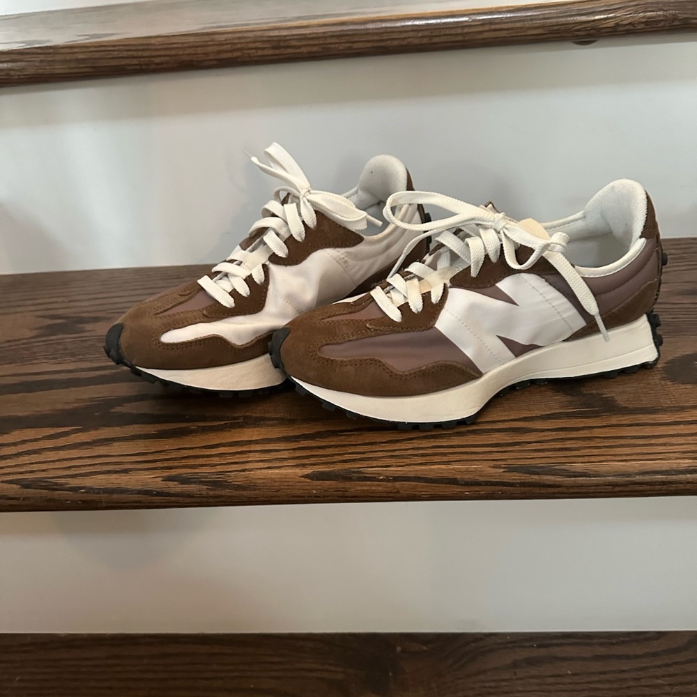 New Balance 327